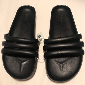 Old navy black slides